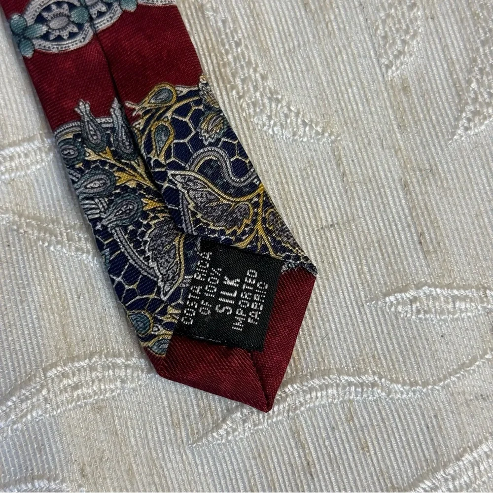 Bill Blass‎ Baroque-inspired botanical border pattern men’s tie. Burgundy, navy.